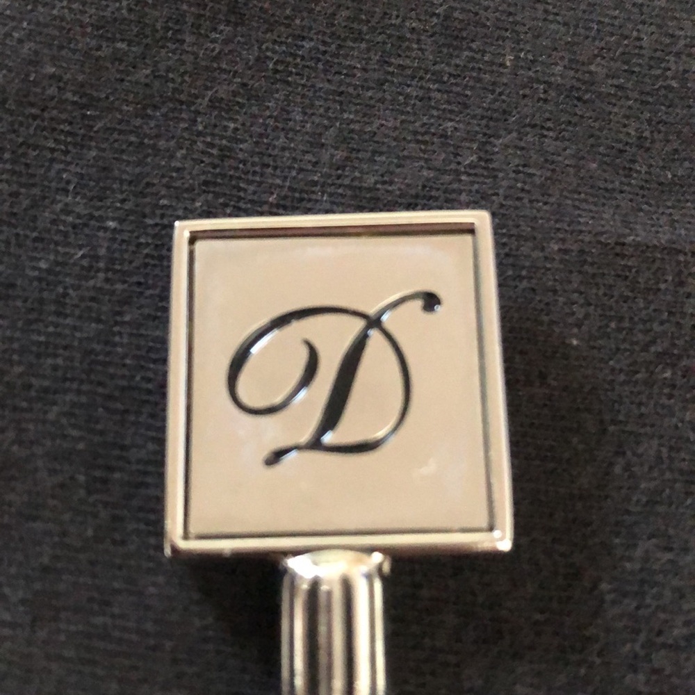 Monogrammed “D” spreader - Picture 2 of 5